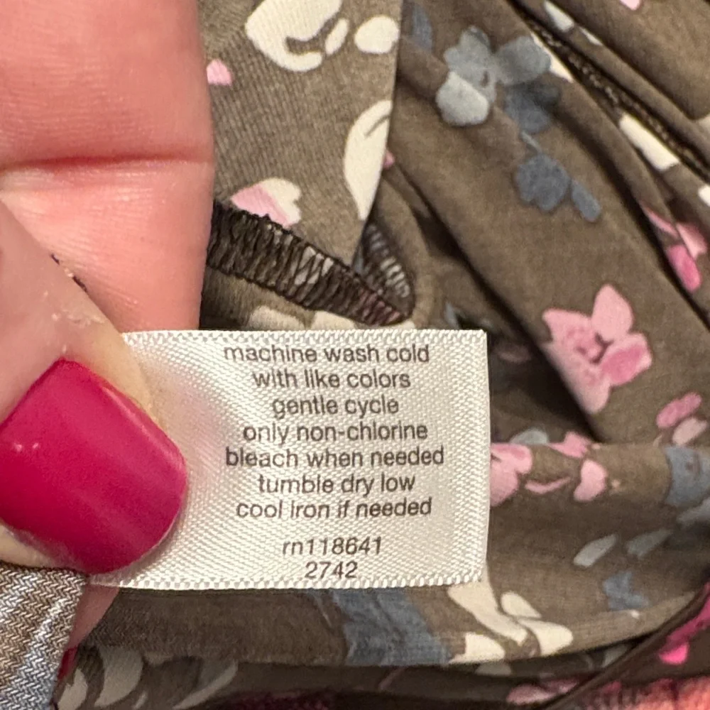 Lane Bryant brown  Short Sleeve V-Neck Floral blouse with Pink & White Blossoms - Picture 7 of 7